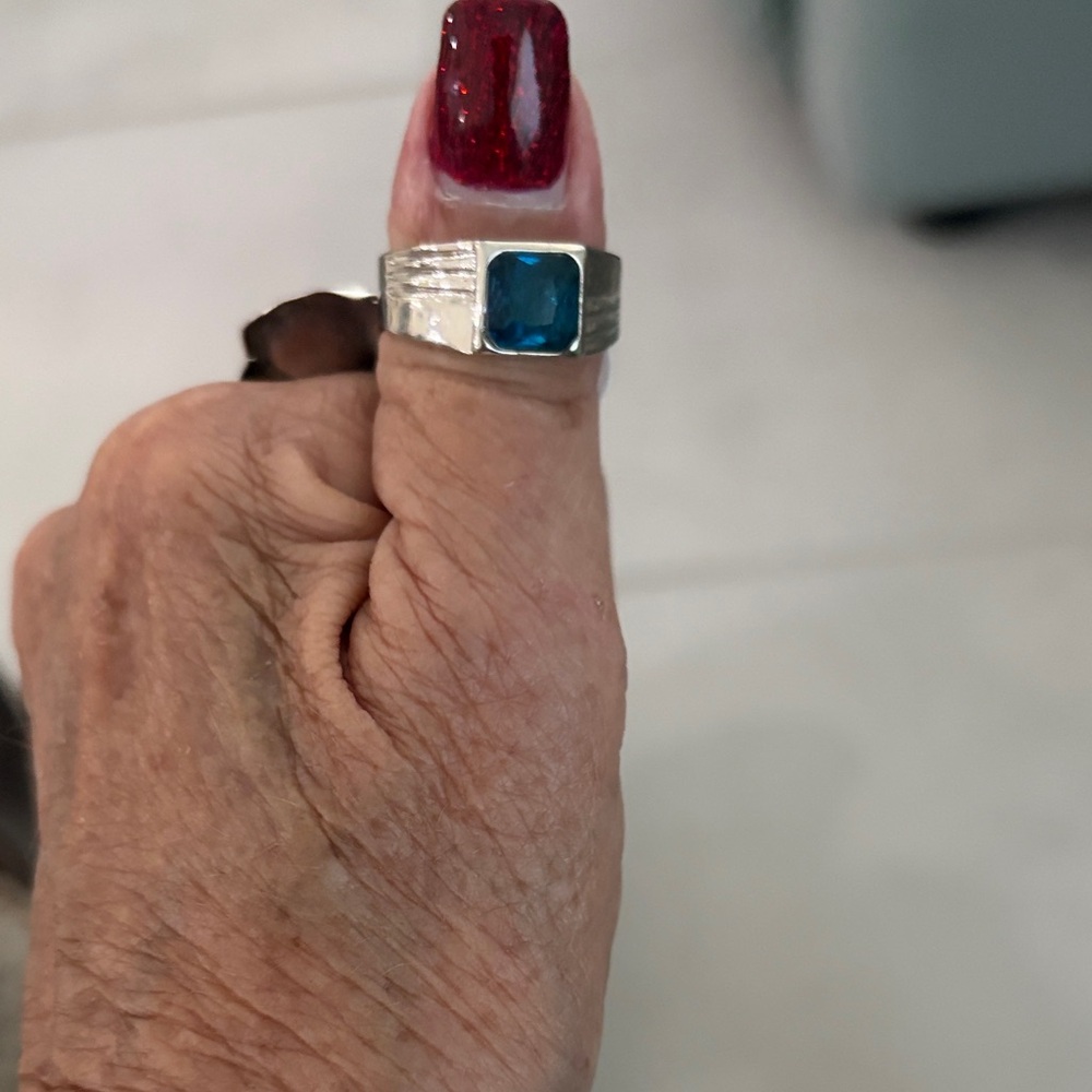 Elegant Silver and Blue Gemstone Ring